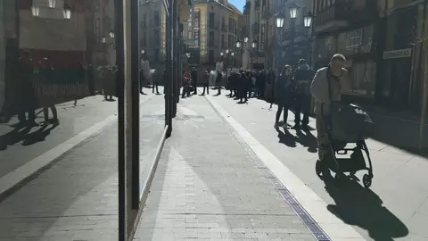 Colas para retirar el medallón de Vulgo Congregación