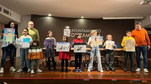 Entrega de premios del concurso de dibujo organizado por Luz Penitente
