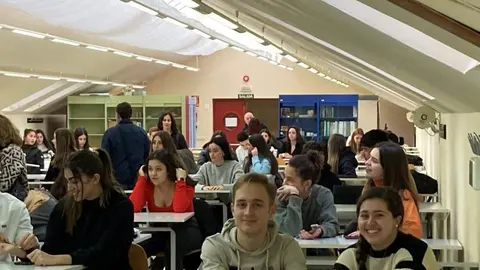 Alumnos durante la prueba en la Escuela Politécnica S. de Zamora en 2023.