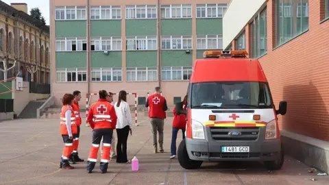 Cruz Roja Zamora colabora en un simulacro de emergencias en el IES María de Molina