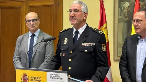 Tras más de cuatro décadas de servicio inquebrantable, el agente de Policía Nacional, Vicente García, se prepara para colgar su uniforme