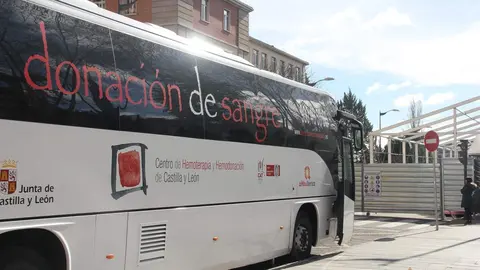 Autobús donación de sangre en la plaza de La Marina
