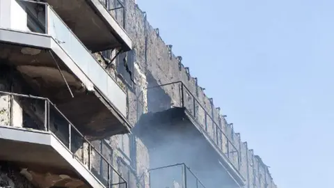 Incendio de un edificio de 14 plantas en Valencia. Fotografía: Emergències 112CV