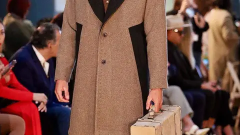 El piragüista zamorano Carlos Garrote desfila en la Madrid Fashion Week. Imagen instagram