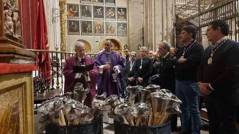 Acto de recibimiento de los nuevos mayordomos y hermanos del Silencio Fotografía: CEDIDA