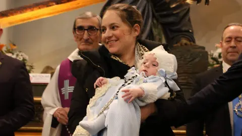 Rito de Entrada e imposición de medallones a los nuevos miembros de la Hermandad de la Tercera Caída_19