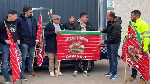 Ángel Gaitán, recibe a los agricultores de Zamora