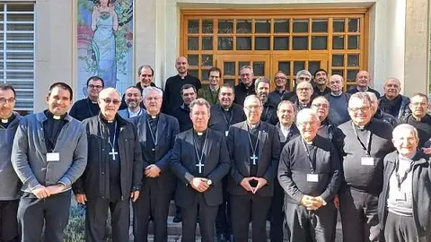 El obispo participa en el encuentro de la comisión de Seminarios de la CEE