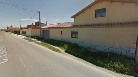 Calle Cuarenta y Cinco que soporta el desvío del tráfico visto en Google Maps