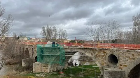 Obras en el Puente de Piedra (2)