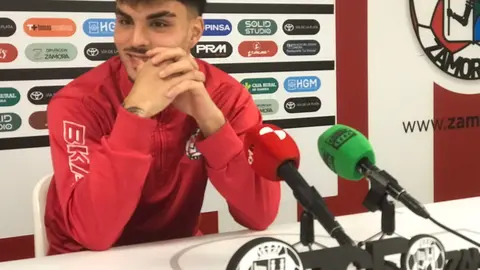 Adrián Bolo en rueda de prensa