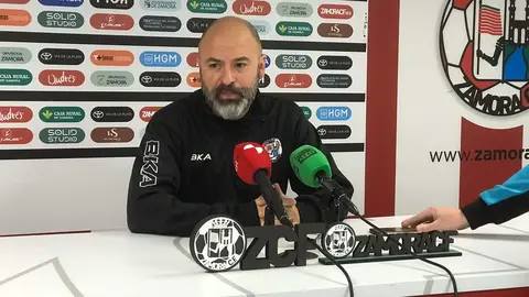 David Movilla atendiendo a los medios