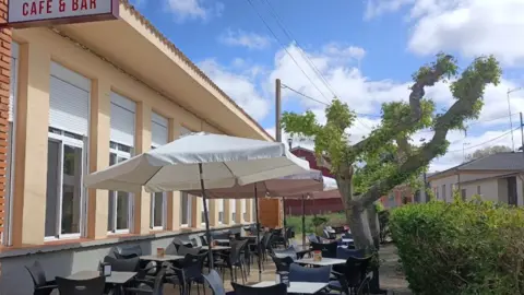 Café Bar y Tienda de Alimentación en Gallegos del Pan. Fotografía: Google Maps