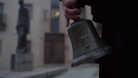 Las esquilas del Barandales en un momento del spot de Semana Santa 2024