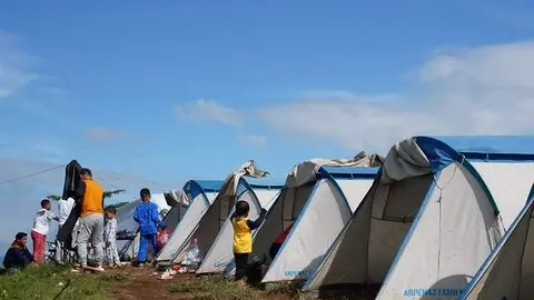 Personas en un campamento. Imagen de archivo