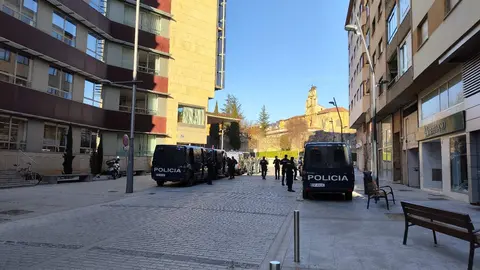 Policía Nacional a la espera en Soria. Imagen Soria Noticias