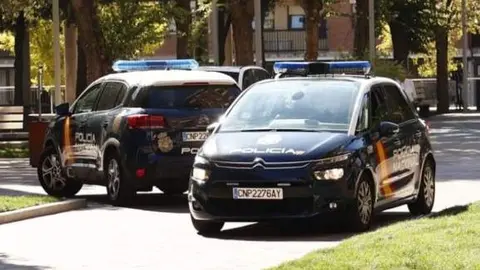 Coches de la Policía Nacional vía Salamancartvaldia.es
