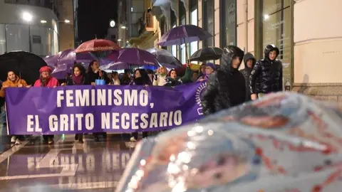 Un 8M en Zamora bajo la lluvia (1)