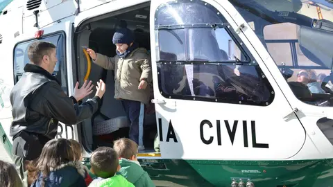 Los escolares de Zamora conocen de cerca los medios de la Guardia Civil_5