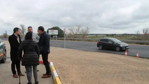 Ángel Blanco visita las obras en El Cubo del Vino