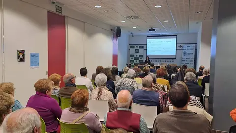 charla nutrición y cancer de colon aecc