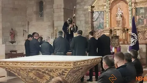 Via Crucis cantando en San Frontis