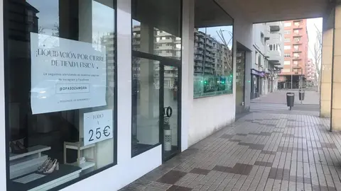 Cierre de negocio físico en avenida Cardenal Cisneros. imagen de archivo