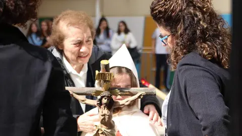 Los infantes de La Medalla Milagrosa recrean la procesión de la Buena Muerte