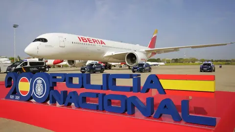 Iberia bautiza su último A350 Next con el nombre de “Bicentenario Policía Nacional”