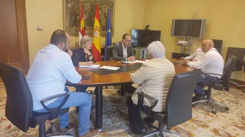 reunión de Ángel Blanco con alcaldes de las zonas Órbigo y Eria
