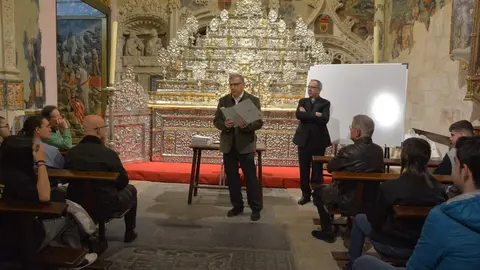 grupo de universitarios de Murcia visitan el archivo diocesano