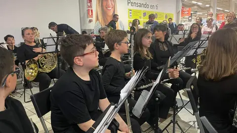 La Banda de Música de Zamora suena en el Centro Comercial Valderaduey (1). Banda de Música de Zamora