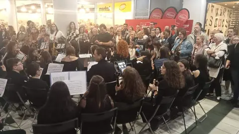 La Banda de Música de Zamora suena en el Centro Comercial Valderaduey. Banda de Música de Zamora