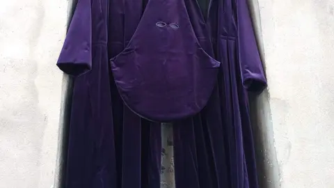 traje Semana Santa hecho por Inés. IMAGEN CEDIDA