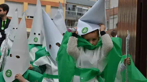 Mini procesión de los alumnos del colegio Santísima Trinidad Amor de Dios