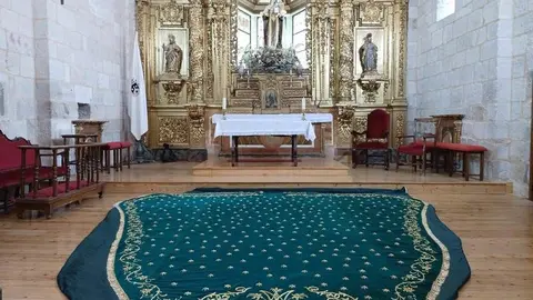 El manto de Esperanza que luce bajo los pies de la Virgen del Carmen