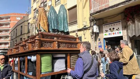 Traslado de los pasos del Santo Entierro a la carpa en San Esteban (1)
