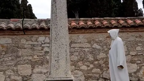 Las esquilas del barandales que honran a los ausentes. Fragmento del vídeo realizado por la Hermandad Penitencial de Nuestro Jesús de Luz y Vida