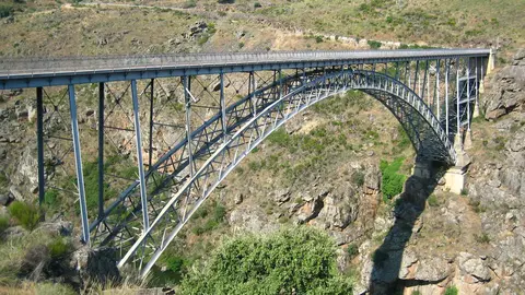 Puente de Requejo antes de la restauración. Imagen de archivo
