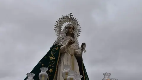 La Esperanza salva la emoción en la Plaza de la Catedral tras la suspensión procesional (15)