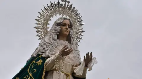 La Esperanza salva la emoción en la Plaza de la Catedral tras la suspensión procesional (17)