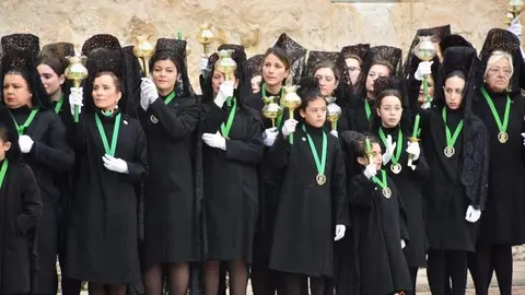 La Esperanza salva la emoción en la Plaza de la Catedral tras la suspensión procesional (5)