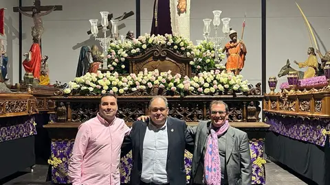 Alfonso García, gerente de Zamora 10, junto al presidente, José Ignacio Bartolomé Calvo; y el director de Comunicación de Caja Rural, Narciso Prieto, ambos hermanos de la cofradía