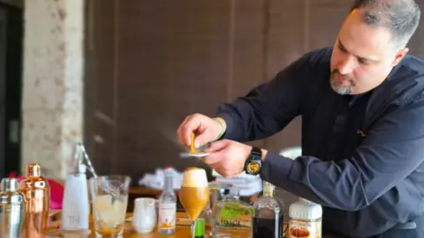 Jonathan Méndez Tapioles, finalista del 13º Concurso Nacional de Cócteles Panizo