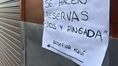 Cartel de reserva del 'dos y pingada' en un establecimiento de Zamora