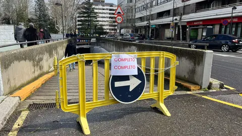 Aviso del parking de La Marina