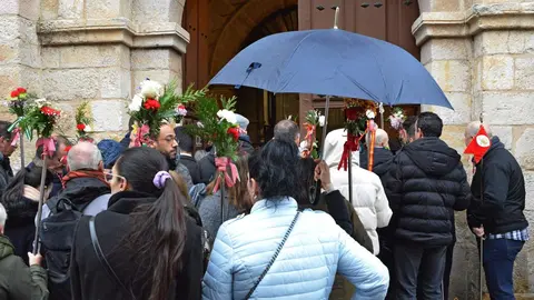 Domingo de Resurrecci&oacute;n marcado por la lluvia