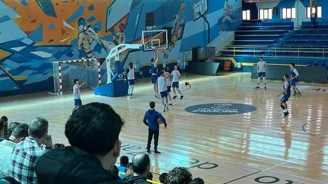 Entrenamiento del CB Zamora a puerta abierta. imagen de archivo