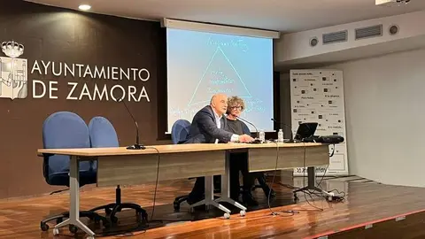 Conferencia de Capi Corrales en La Alhóndiga