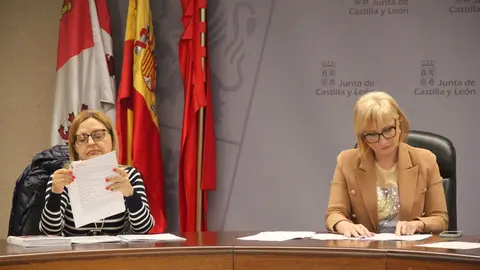 La delegada territorial de Zamora, Leticia García, y la gerente de Asistencia Sanitaria, Montserrat Chimeno